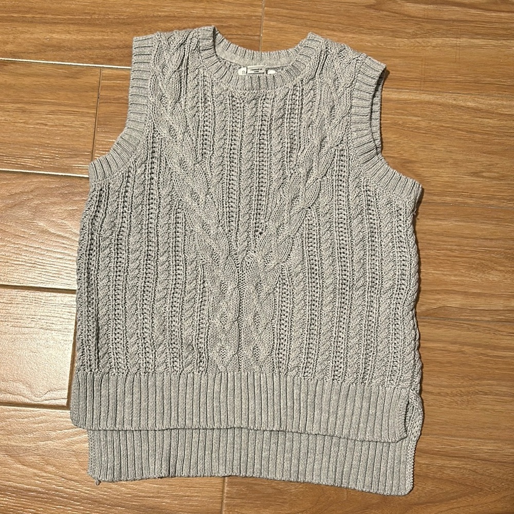 Gray Cable Knit Sleeveless Sweater